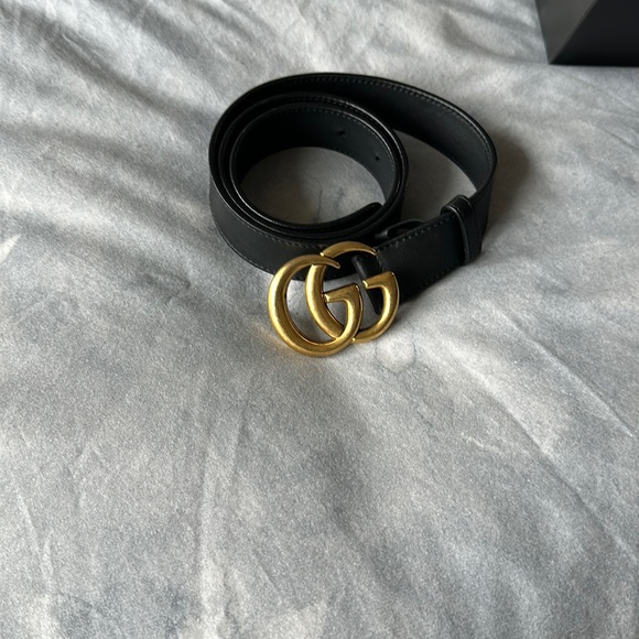 Gucci LEATHER BELT WITH DOUBLE G BUCKLE comes with original box tag. - Picture 1 of 8